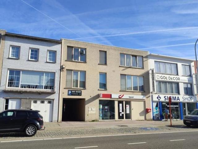 Appartement met 2 slaapkamers, klein terras en garage