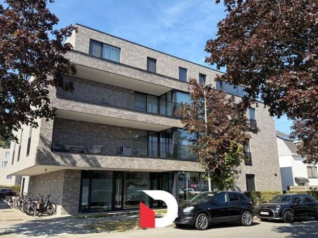 Appartement met 2 slaapkamers, ruim terras en autostaanplaa