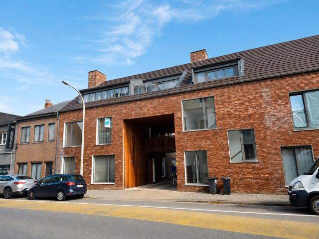 APPARTEMENT MET 2 SLK, TERRAS EN PARKING!