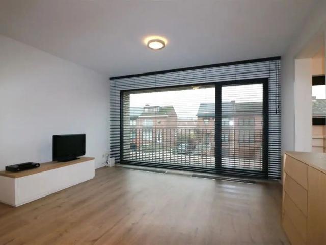 Appartement met 2 slpk, terras, tuin en autostaanplaats