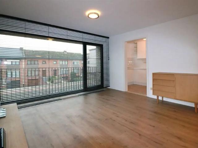 Appartement met 2 slpk, terras, tuin en autostaanplaats