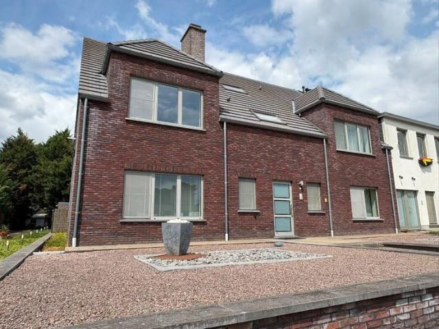 Appartement met 2 slpks. en garage in Linkhout