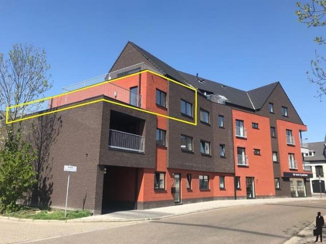 Appartement met 2slk, groot terras en ondergrondje garage