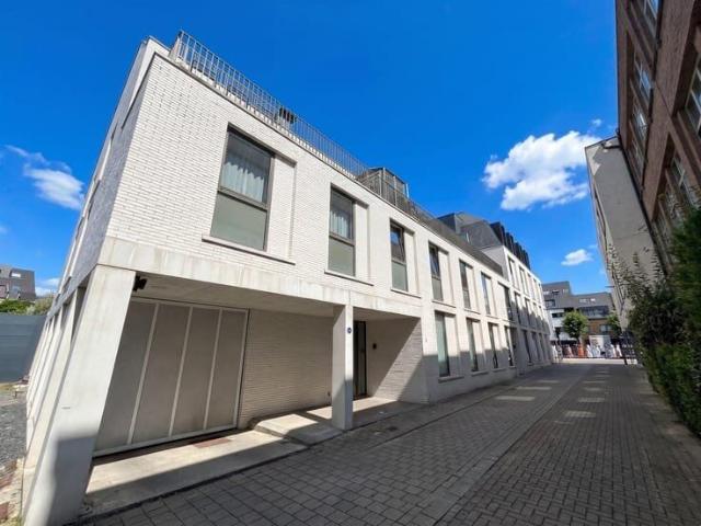 Appartement met ruim terras, staanplaats aan de Markt