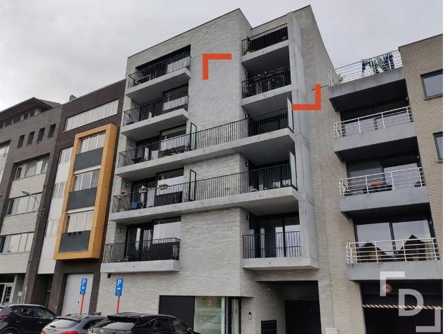 Appartement met terras en overdekte autostaanplaats