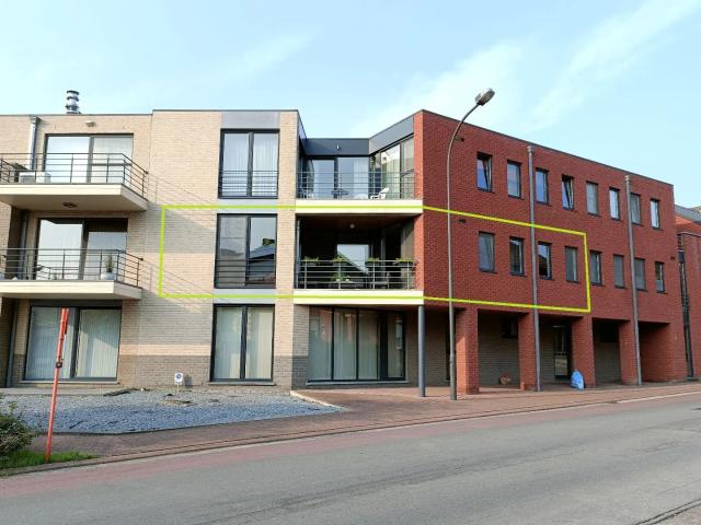 APPARTEMENT MET TERRAS EN AUTOSTAANPLAATS