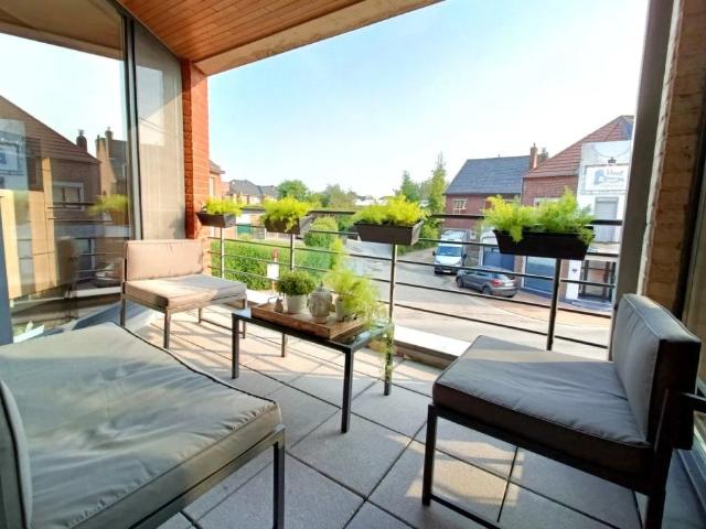 APPARTEMENT MET TERRAS EN AUTOSTAANPLAATS