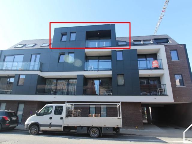 APPARTEMENT MET TERRAS EN AUTOSTANDPLAATS IN IEPER