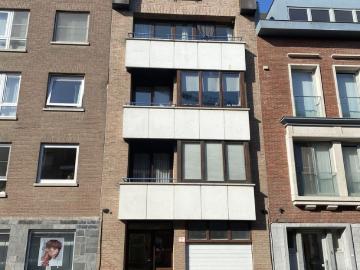 Appartement met terras en garage