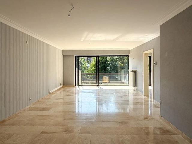 Appartement met twee slaapkamers, twee terrassen en garage in het hartje van Beveren