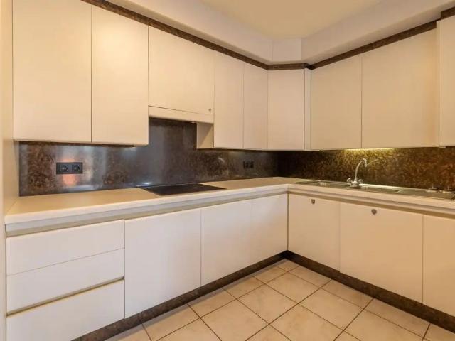 Appartement met twee slaapkamers en garage op rustige en toch centrale locatie