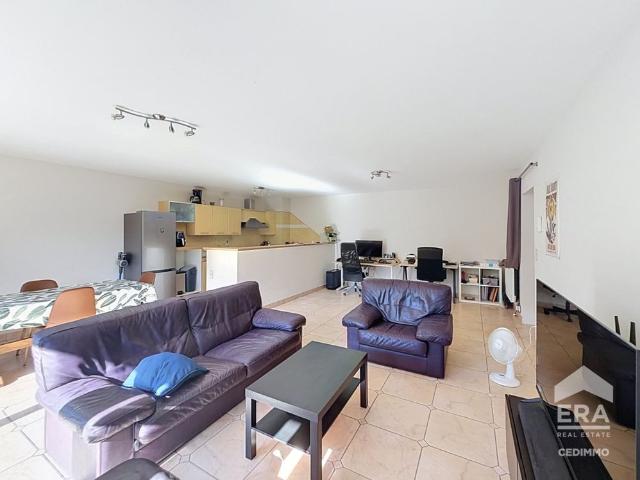 APPARTEMENT MET TWEE SLAAPKAMERS, GARAGE EN BUITENPARKEERPLA