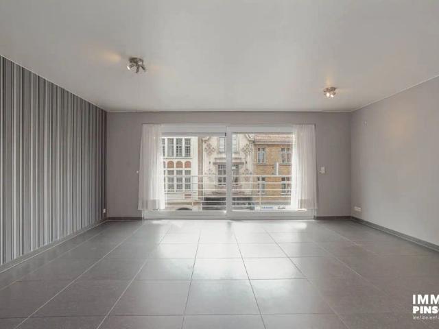 Appartement met twee slaapkamers met balkon in centrum