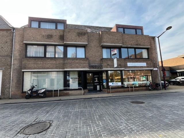Appartement met zeer groot terras