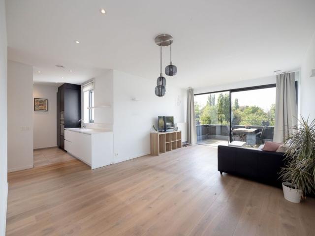 Appartement met zuidwestgericht terras, kelder en garage!