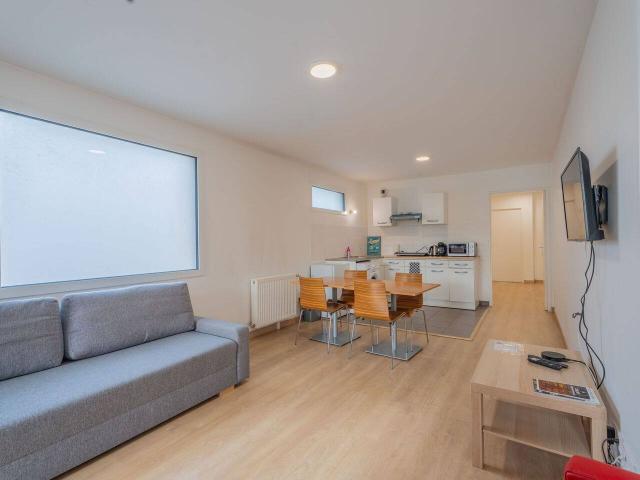 Appartement meublé 3 pièces avec balcon — Saint Denis, rue de Ba