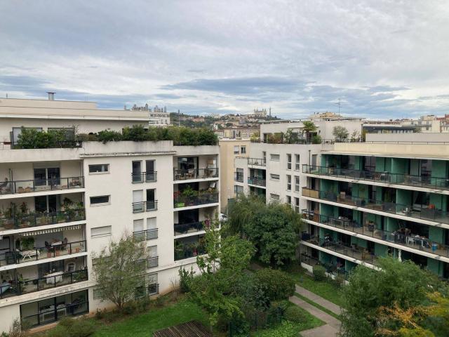 Appartement Meublé 3 Pièces Lyon 7 70m² avec Balcon et Garage