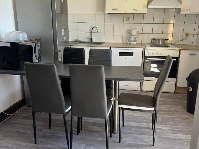 Appartement meublé 3 pièces tout équipé climatisé parking sécurisé accès portail digicode vidéosurveillance