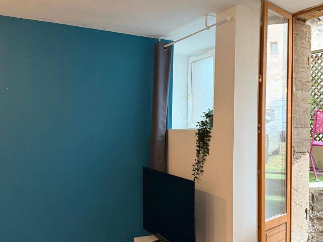 APPARTEMENT MEUBLÉ 39 M2 FONTAINES SUR SAÔNE EXTÉRIEUR ET PLACE DE STATIONNEMENT
