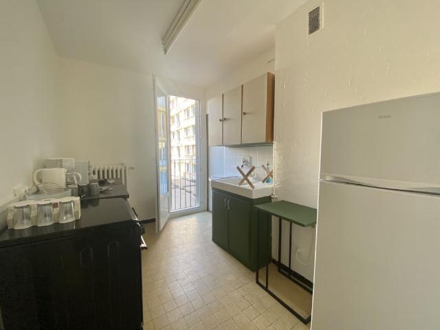 APPARTEMENT MEUBLE 450€/MOIS TOUTES CHARGES COMPRISES + STATIONNEMENT