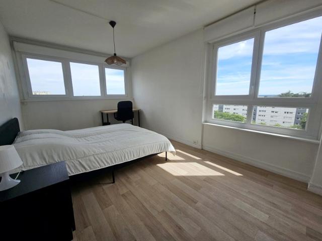 Chambre appartement meublé 106 m² – Place Colbert