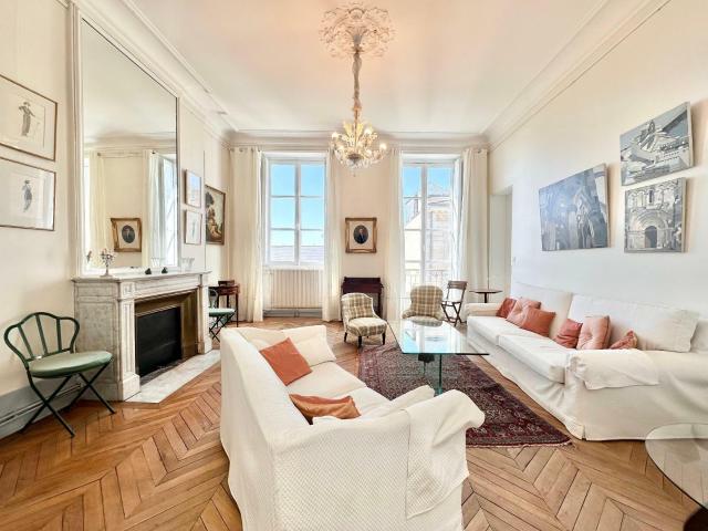 Appartement meublé 5 pièces 145 m²