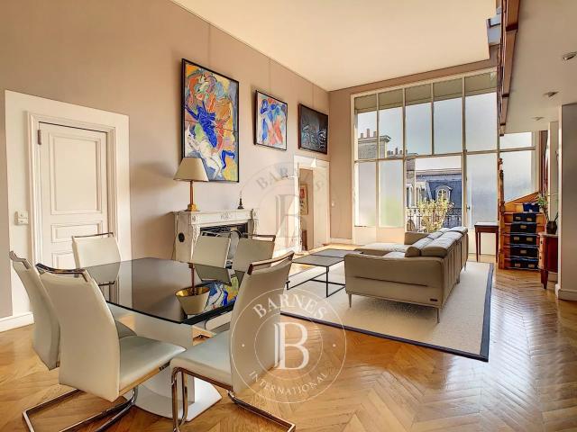 Appartement meublé 5 pièces 146 m²