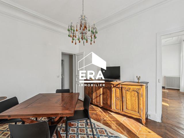 Appartement meublé 5 pièces de 117.01 m2 / Quartier Europe / PARIS 8ème