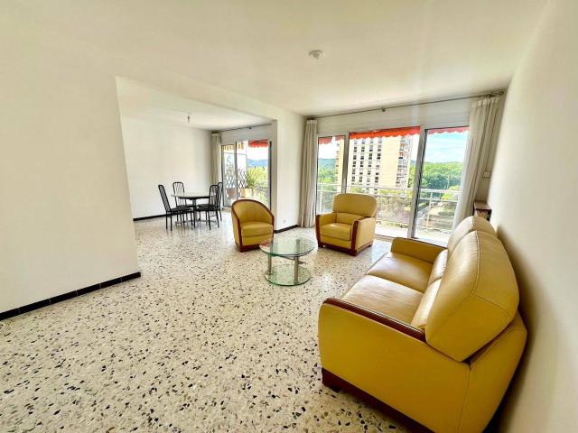 Appartement meublé • 80m² • 2 chambres • Dernier étage • Balcon