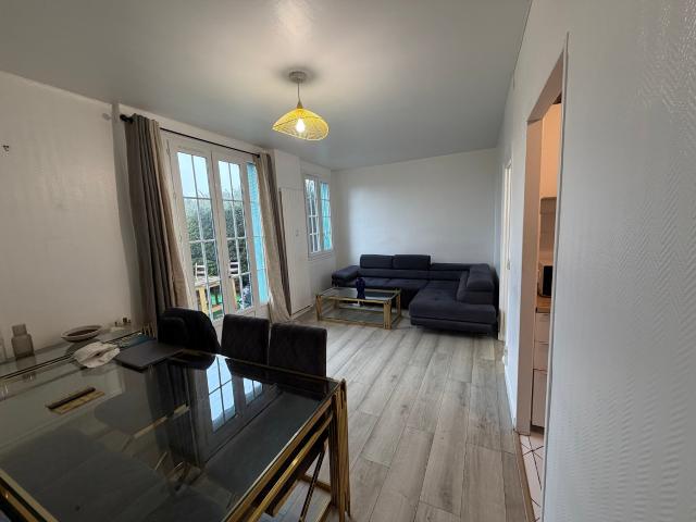 Appartement meuble 90m2 avec jardin prive 90m2