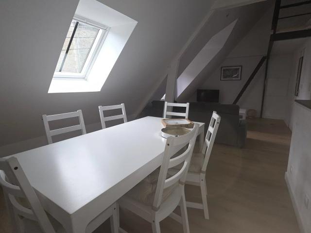 CENTRE DINAN APPARTEMENT MEUBLE PARKING