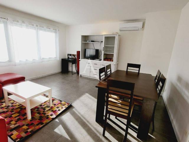 APPARTEMENT MEUBLE A CARCASSONNE AVEC TERRASSE