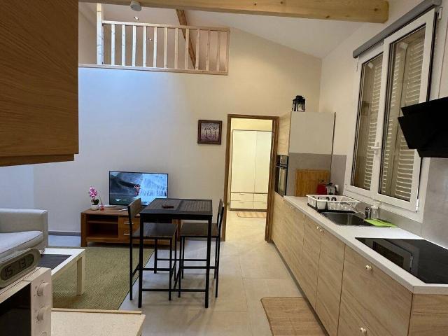 Appartement meublé à loué. Climatisé et refait à neuf