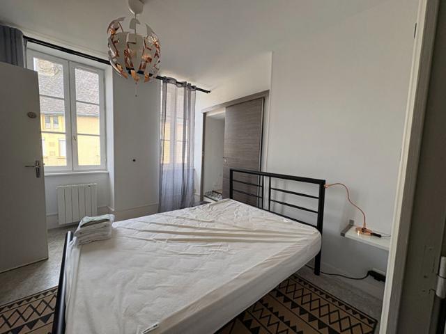 Appartement meublé au premier étage d'une propriété avec jardin