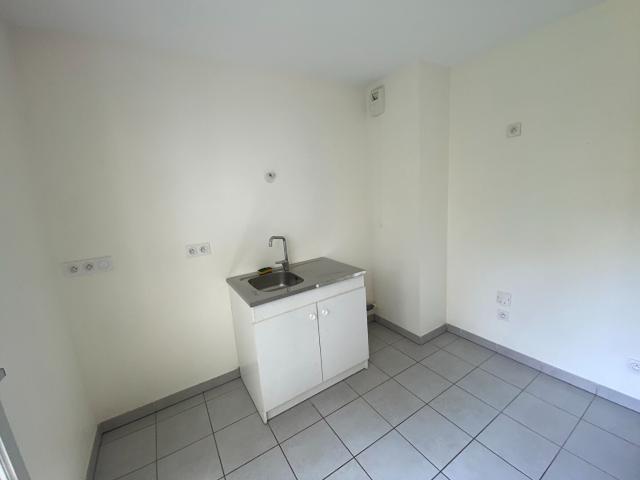 Appartement MEUBLE Aubagne 1 pièce 26 m2