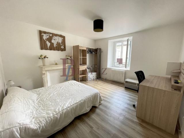 Appartement meublé avec balcon et parking privatif en plein cœur d'Allassac !