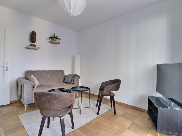 Appartement meublé avec grand balcon et vue dégagée sur la verdure