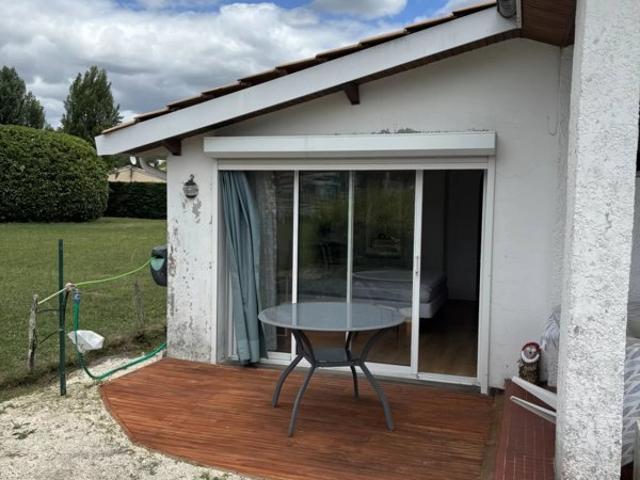 Appartement MEUBLE de type 2 de 32 m² env. avec Terrasse Centre Bourg La Brède
