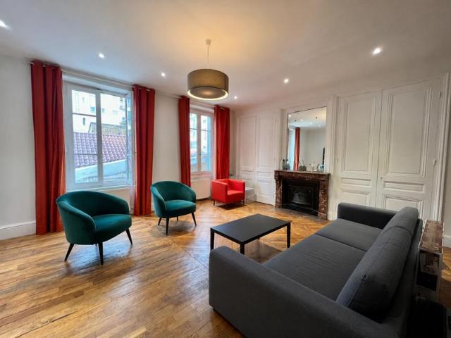 Appartement meublé de type 2, 73 m2 au 3ème étage avec ascen