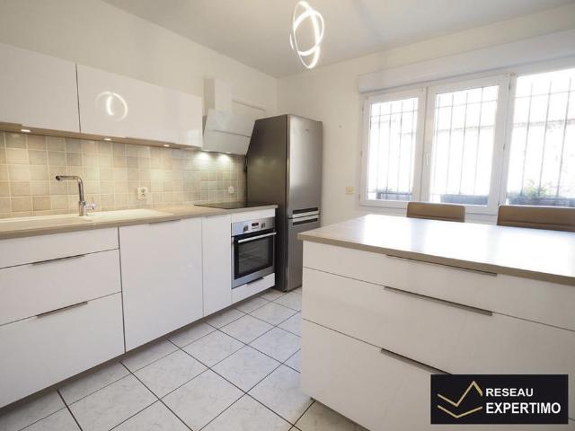 APPARTEMENT MEUBLE DE TYPE 3 MEUBLE AVEC JARDIN ET GARAGE