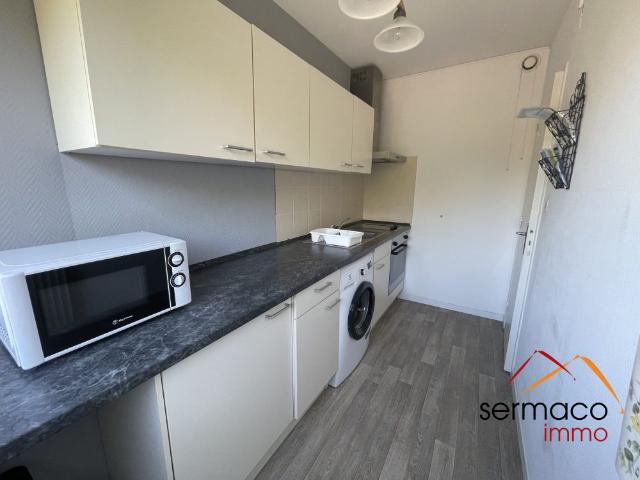 Appartement meublé de type F1 avec ascenseur CHAUFFAGE INCLUS