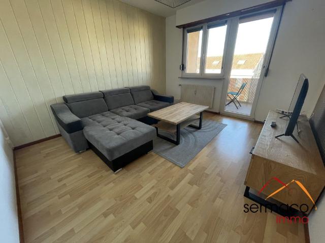 Appartement meublé de type F2 avec stationnement et balcon