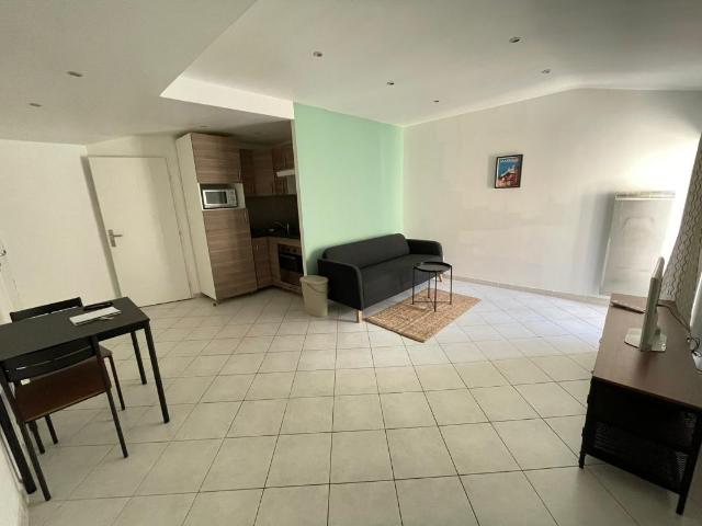 APPARTEMENT MEUBLE DERNIER ETAGE JOLIETTE