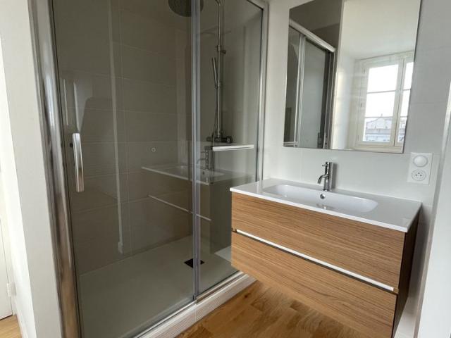 Appartement meublé et rénové en duplex de 4 pièces Centre ville de Tours 990 € toutes charges incluses