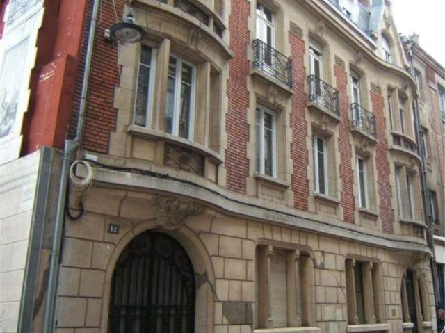 APPARTEMENT MEUBLE/ HOTEL DE VILLE