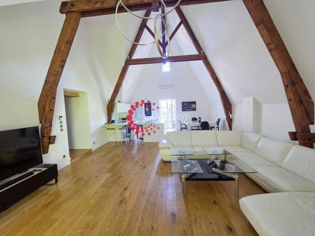 Appartement meublé haut de gamme type 4 de 145 m² avec parking e