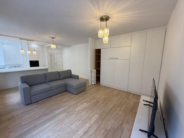 Appartement meublé neuf de 59 m2 rénové en entier 1 chambre avec double séjour