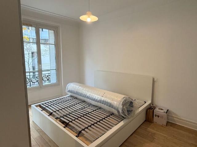 Appartement meublé neuf de 59 m2 rénové en entier 1 chambre avec double séjour