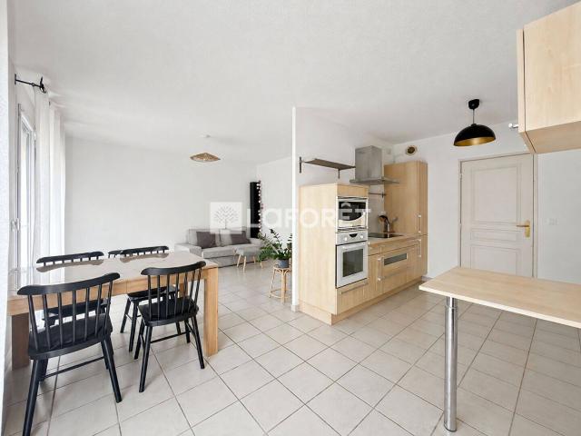 Appartement MEUBLÉ NIMES 3 pièce s 63 m2