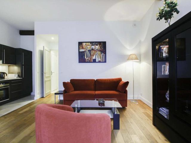 APPARTEMENT MEUBLÉ PARIS 2 PIÈCES SAINT GERMAIN DES PRÉS